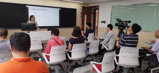 教育技術(shù)中心 以信息技術(shù)服務(wù)教學(xué)，構(gòu)建高效教育信息服務(wù)體系